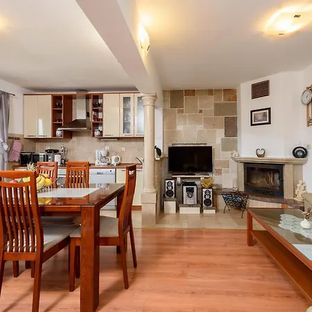 Oasis Hyllis Apartamento
